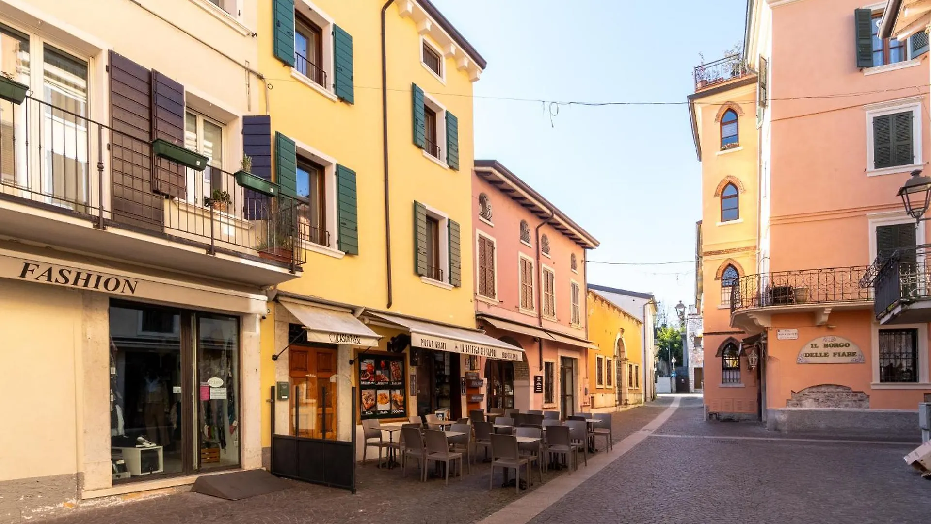 Guest house La Casa In Paese Hotel Peschiera del Garda Italy