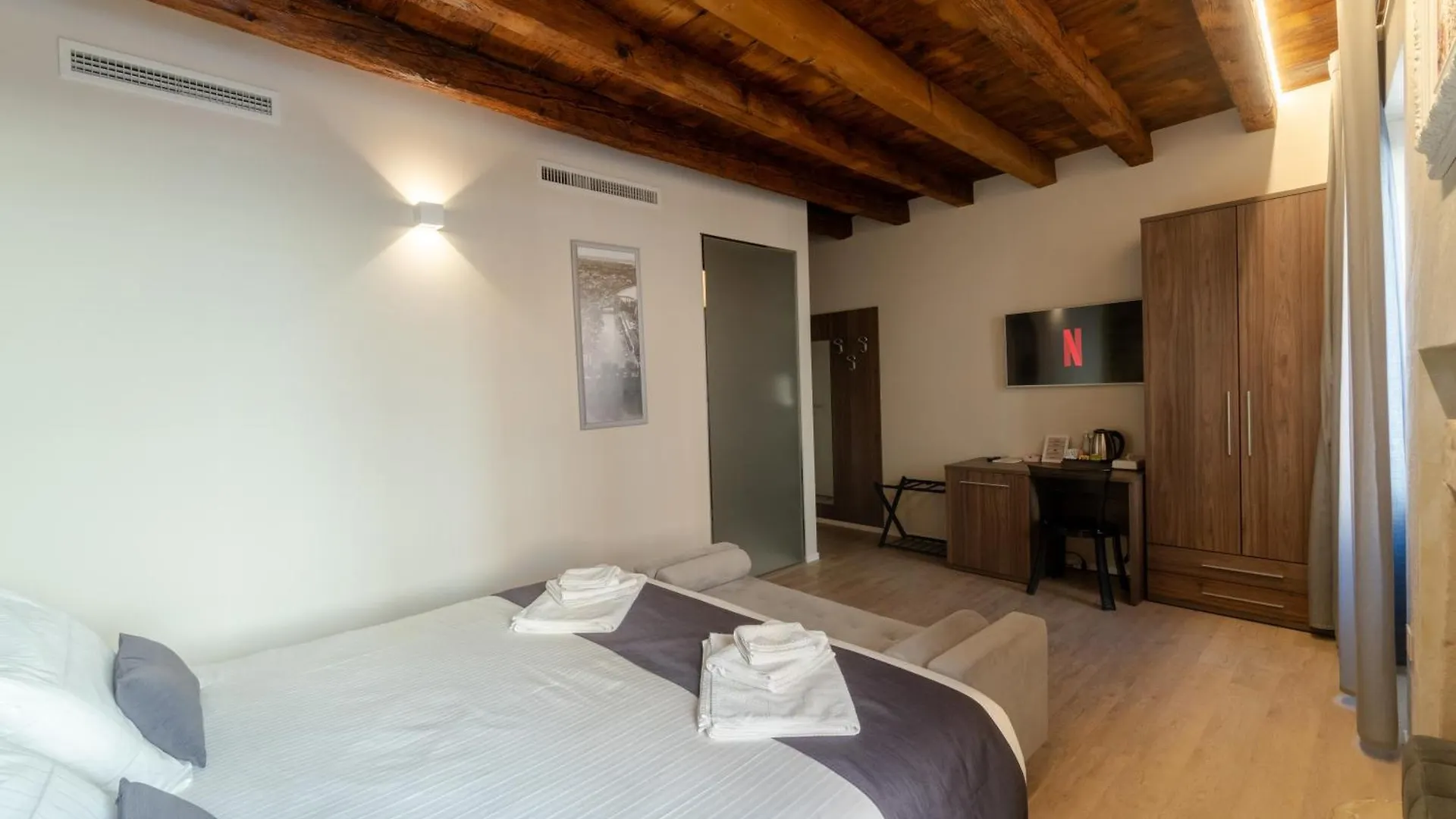 La Casa In Paese Hotel Peschiera del Garda 0*,  Italy
